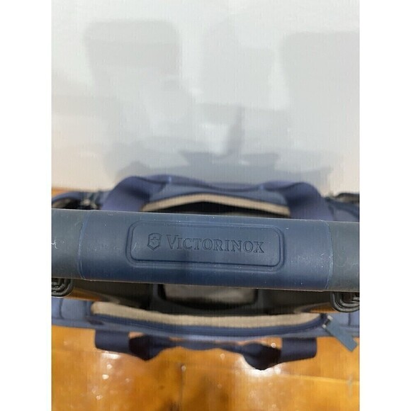 Victorinox Traveler Black 15” Wheeled Luggage Carry On Bag Black Nylon Canvas - Picture 5 of 16